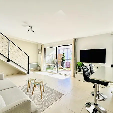 Le Carre Croisette - Duplex Terrasse Centre Апартаменты *